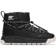 Sorel Whitney III Slip-On damestøvle i sort nylon med elastiksnøre og hvid sål, set fra siden