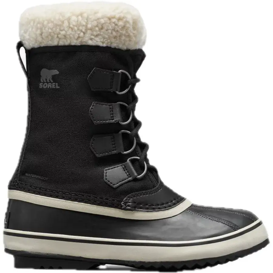 Sorel Winter Carnival damestøvle i sort nylon med lys teddykrave og gummifod, set fra siden